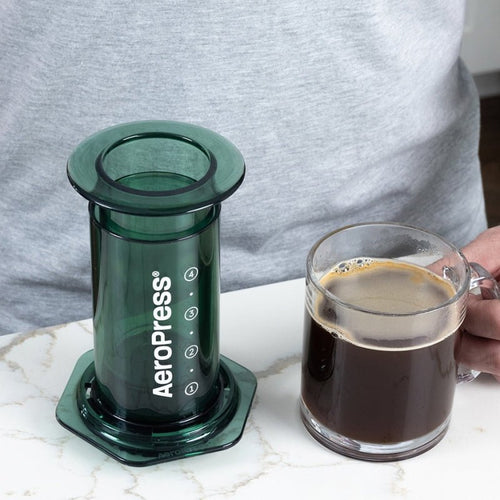 Caffettiera Aeropress rossa trasparente