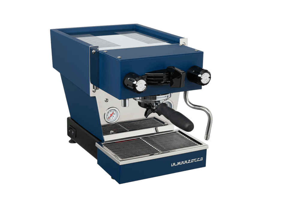 La Marzocco Linea Micra in Blau, Dreiviertelansicht
