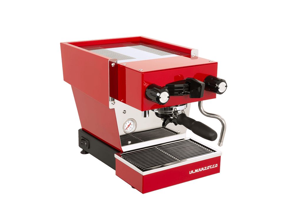 La Marzocco Linea Micra in Rot, Dreiviertelansicht