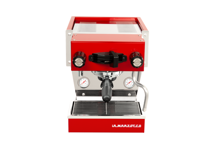 La Marzocco Linea Micra in Rot, Vorderansicht mit Siebträger