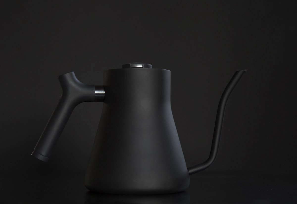 https://beanbros.co/cdn/shop/products/stagg-pour-over-kettle-matte-black-951303_1400x.jpg?v=1584393655
